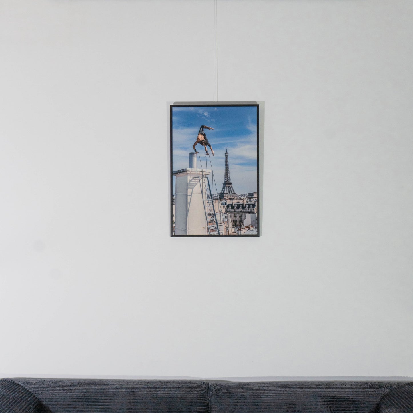 Photographie Simon Nogueira équilibre tour Eiffel sous cadre