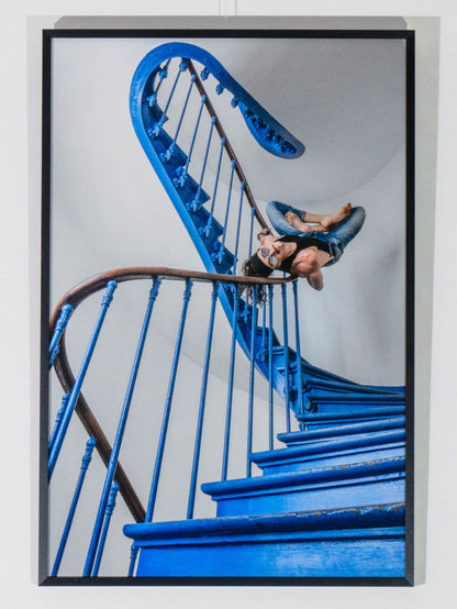 BLUE STAIRCASE + CADRE 40X60