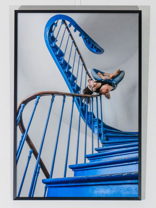 BLUE STAIRCASE + CADRE 40X60