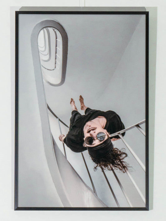 WHITE STAIRCASE + CADRE 40X60